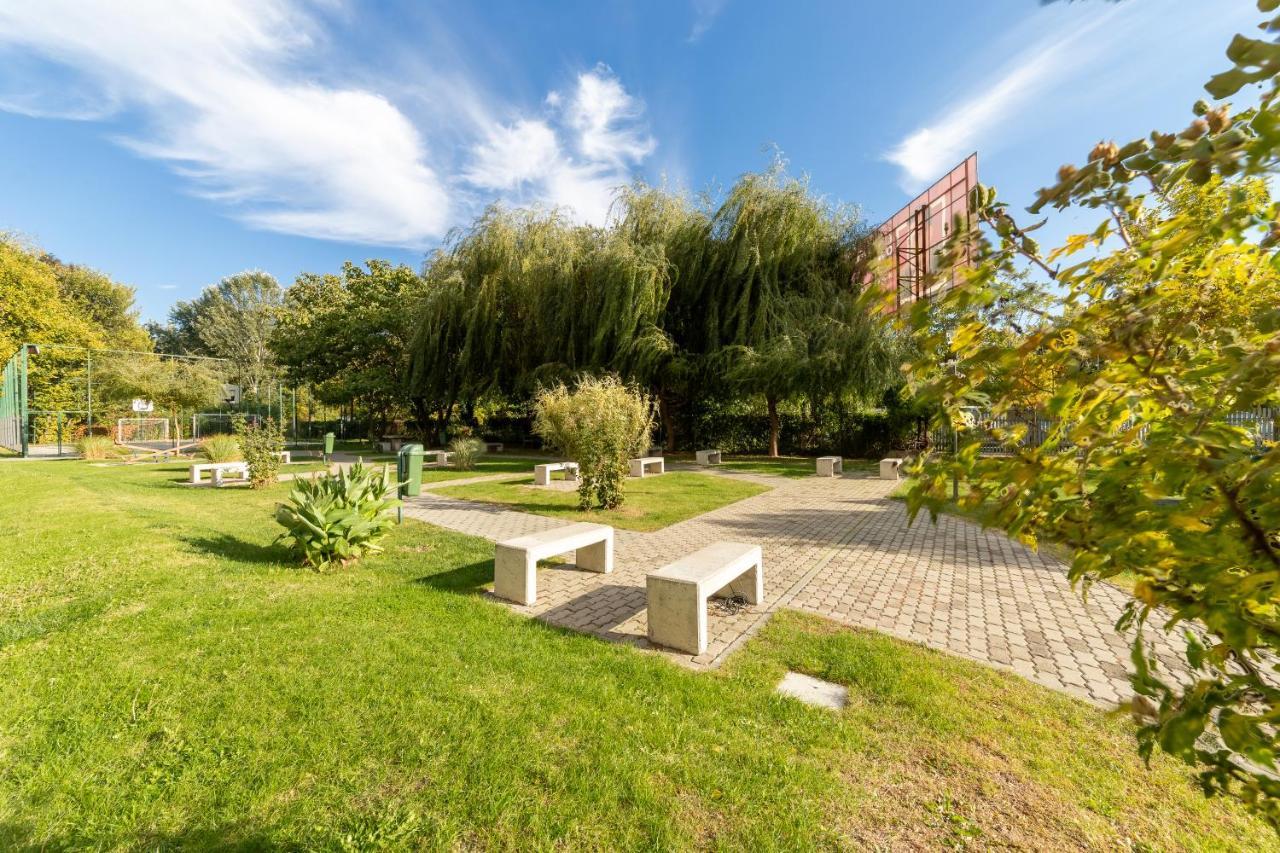 Ari - Ared Luxurious Apartments With Balcony & Free Parking Arad Kültér fotó
