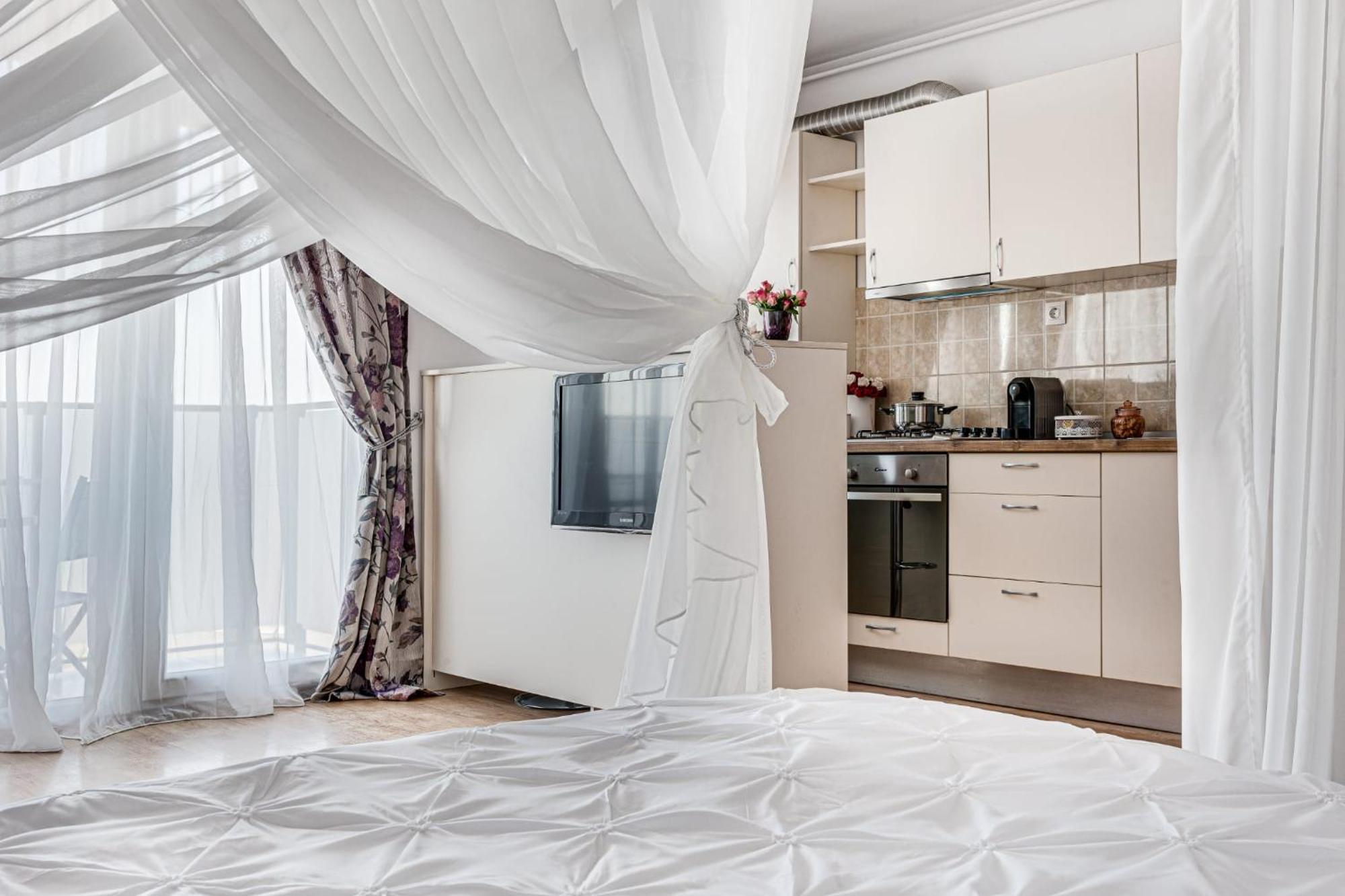 Ari - Ared Luxurious Apartments With Balcony & Free Parking Arad Kültér fotó