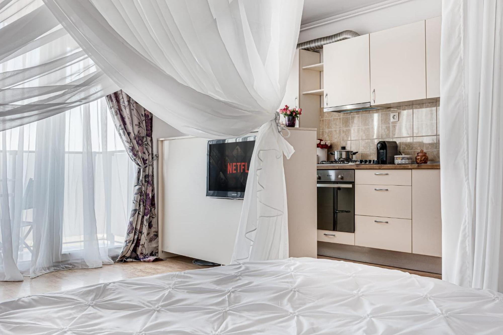 Ari - Ared Luxurious Apartments With Balcony & Free Parking Arad Kültér fotó
